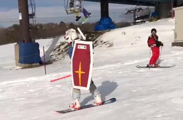 日本网友吐槽：高达滑雪了！