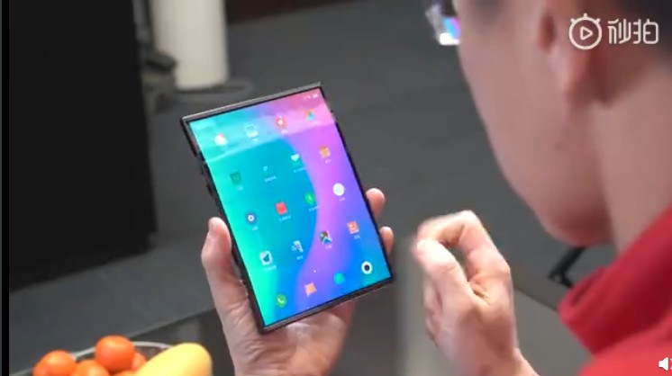 林斌高调宣布小米首款折叠屏手机：全球第一台双折叠屏手机