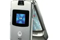 MOTO折叠手机回归经典造型，比三星更加便携，售价破万