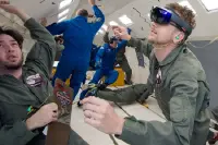 ﻿﻿NASA将HoloLens戴上太空？！