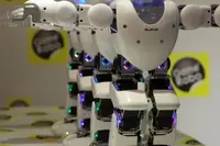 本格派机器人变舞林高手