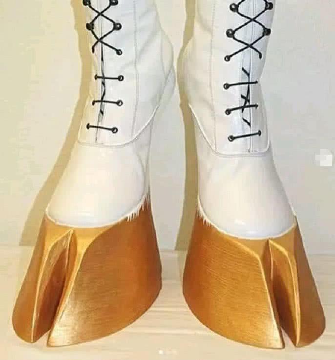 假如给你100万，下面4双鞋选一双做婚鞋，你会选择哪一个？