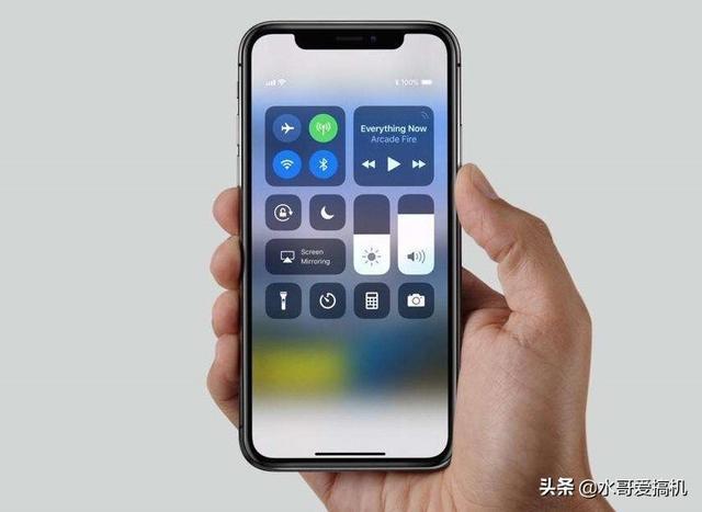 iPhone刘海屏套娃失败明年全新设计曝光！