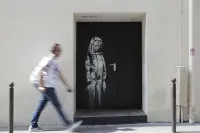 街头涂鸦也能被盗？Banksy作品惨遭不幸！