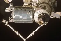 国际空间站欧洲舱段发现数百处凹陷