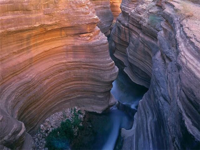地球最大峡谷505千米，它却长4500千米，是太阳系最大峡谷