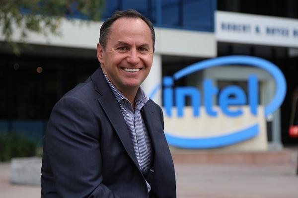 Intel正式任命RobertSwan为公司新CEO：已代理7个月