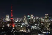 东京塔除夕夜披红妆，象征意义大于景观