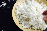 米饭二次加热后会致癌吗？营养师：这2种食物二次加热不用担心