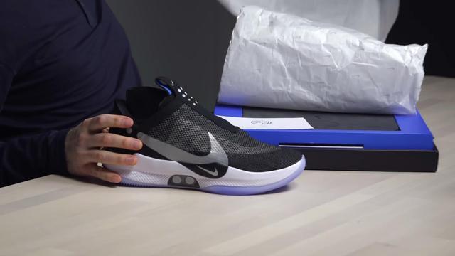 Nike自动系鞋带篮球鞋开箱无线充电售价2500元真心不贵