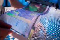 报告：今年OLED面板有望实现322亿美元收入柔性OLED驱动增长