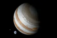 为什么《流浪地球》不让地球再靠近木星5000公里来引爆木星？
