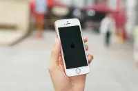 三年前的手机重出江湖，iPhone新品呼之欲出，果粉选择观望